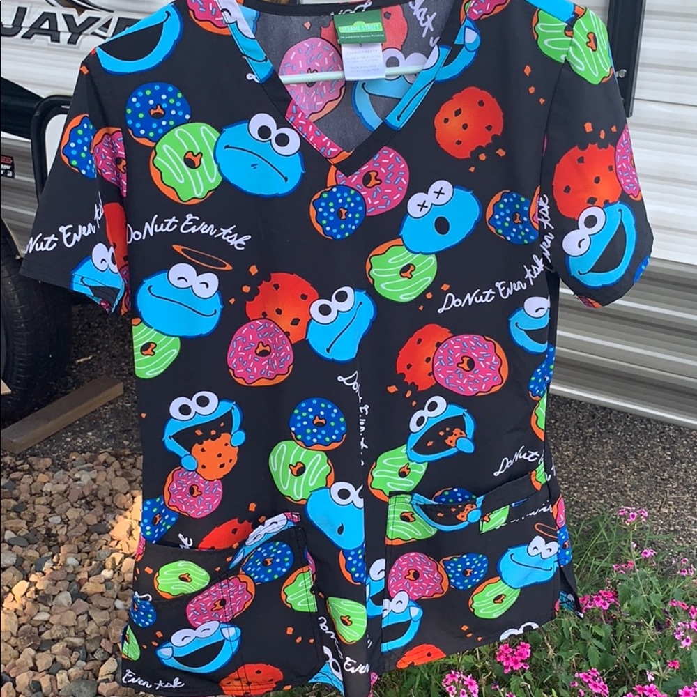 Scrub top print